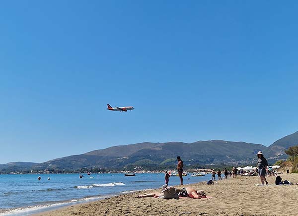 kalamaki aeroplane landing