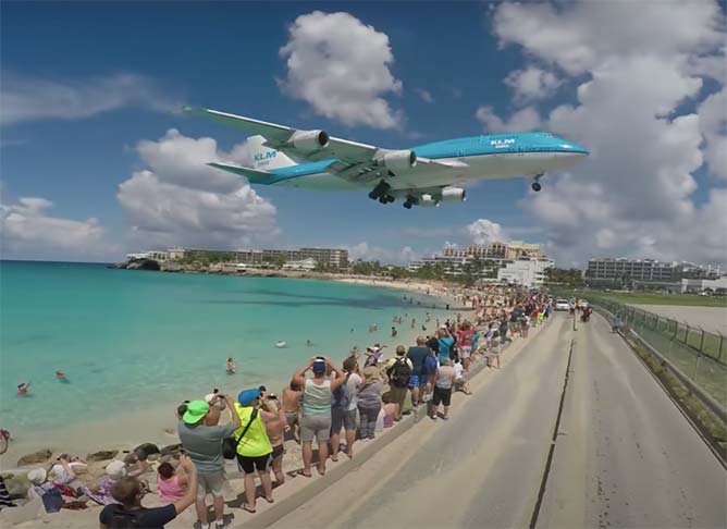 Maho Beach Plane Landing